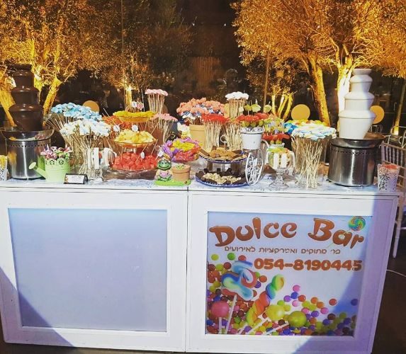 בר מתוקים ענק בחתונה