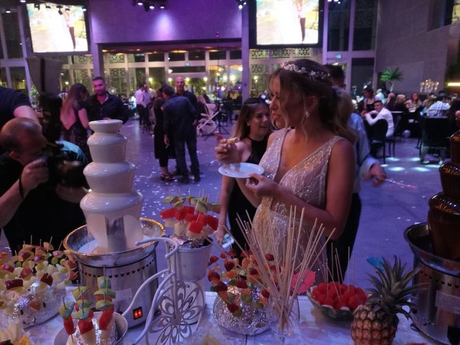 בר מתוקים לחתונה מפואר עם הכלה