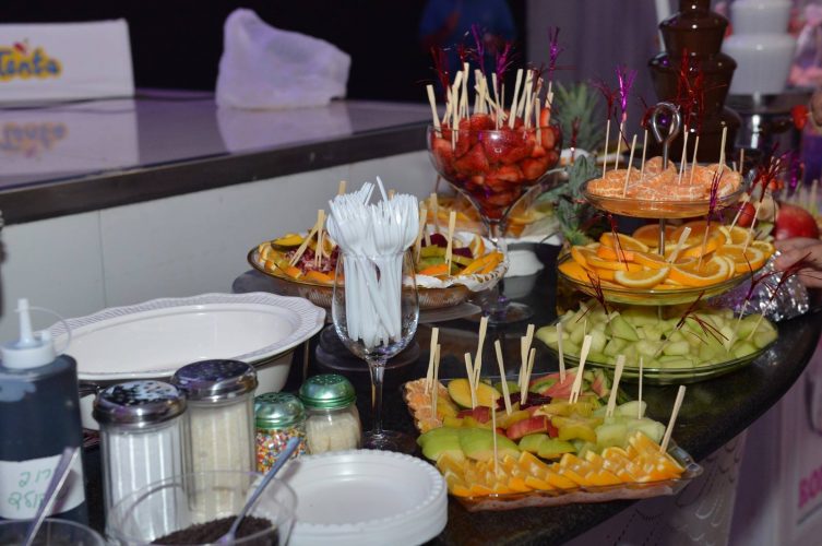 בר פירות מרענן בעמדה