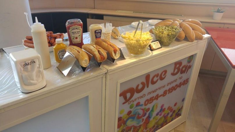 דוכן נקניקיות לאירועים